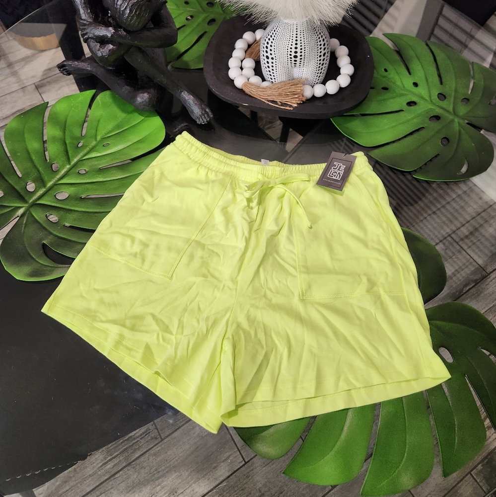 Cotton Drawstrings Shorts - Picture 3 of 8